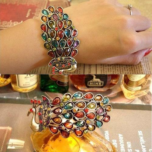 กำไลข้อมือ ประดับคริสตัลหลากสีรูปนกยูงแฟชั่นเกาหลีหรูหรา Rhinestone Peacock Bracelet นำเข้า - พร้อมส่งW150 ราคา550บาท