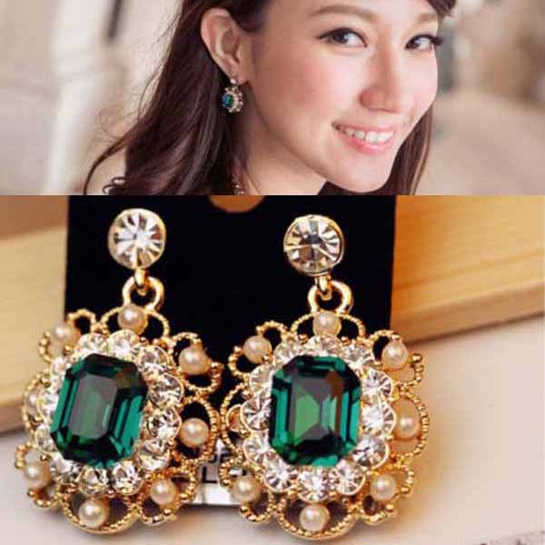 ต่างหูคริสตัล แฟชั่นเกาหลีสวยหรูหรางดงามสไตล์อัญมณีมรกต Crystal Earrings นำเข้า สีเขียว - พร้อมส่งW189 ราคา450บาท